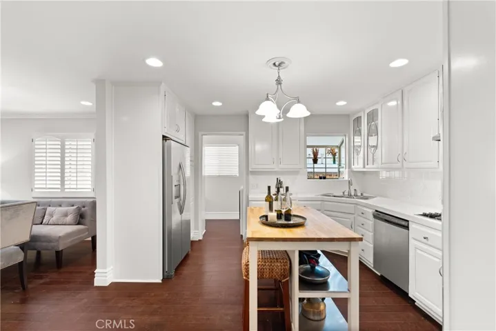 23219 Canzonet Street, Woodland Hills, California 91367