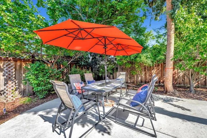 Several spots for dining and BBQing.