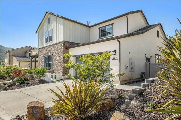 22171 Long Trot Drive, Escondido, California 92029