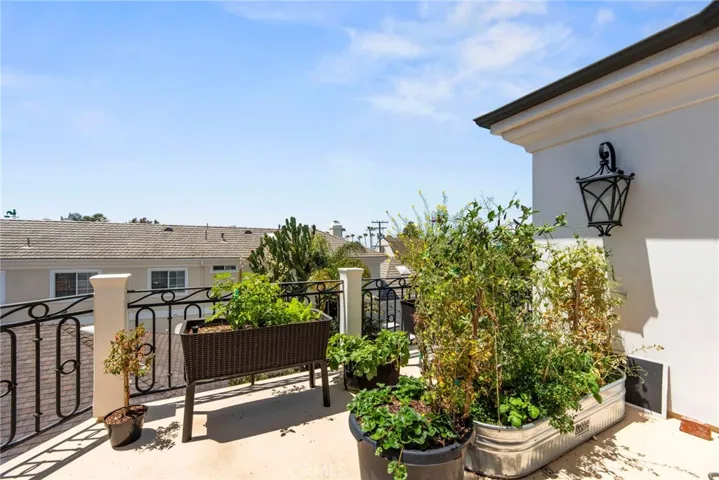 727 Avenue A, Redondo Beach, California 90277