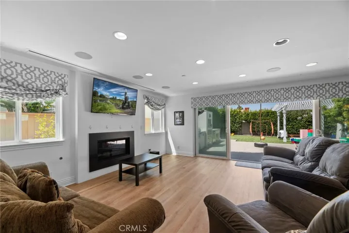 727 Avenue A, Redondo Beach, California 90277