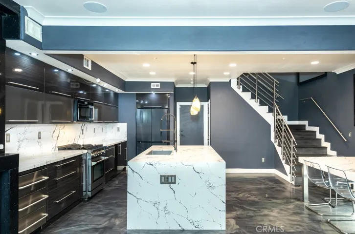 Quartz waterfall edge counters