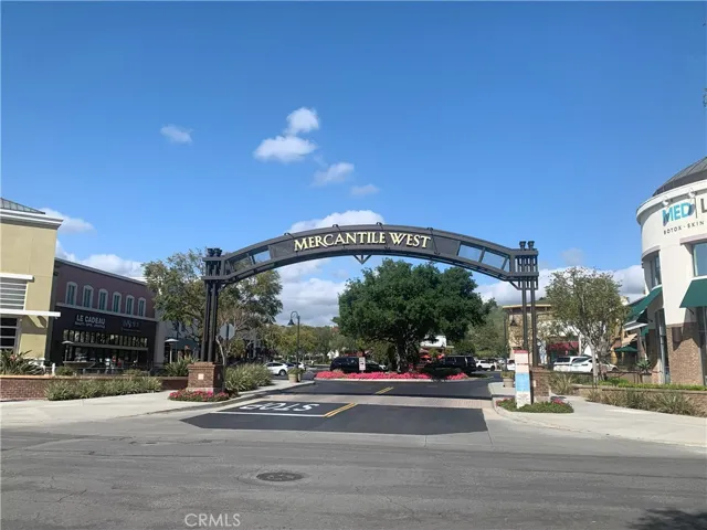 Nearby shopping & dining at Ladera Ranch
