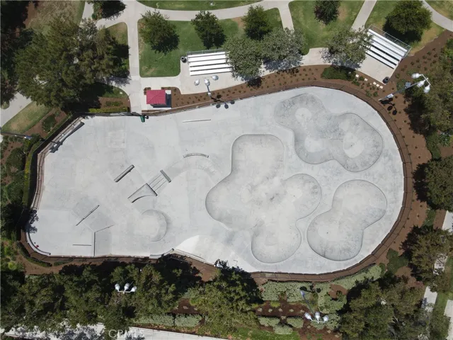 Skate park is nearby