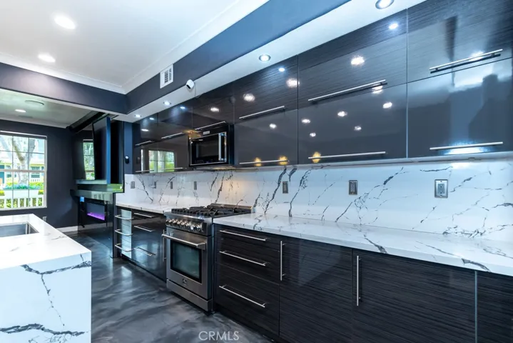 Quartz backsplash matches counters