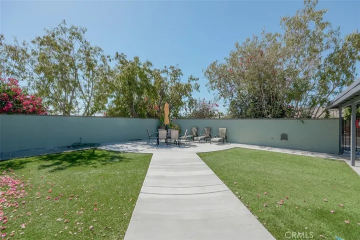 587 El Placer Road 4, Palm Springs, California 92264