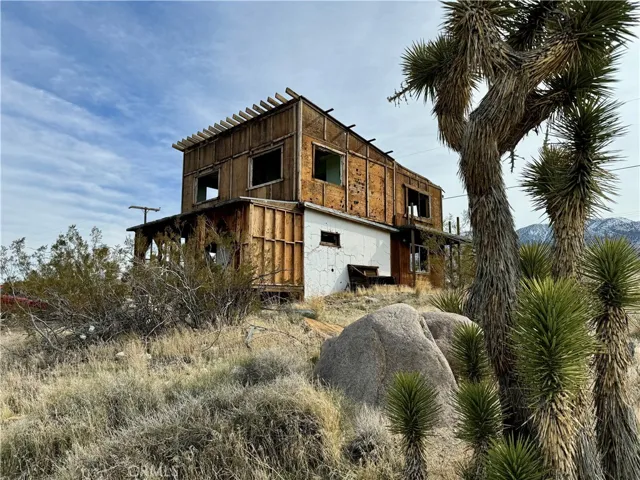 31922 Power Pole Road, Lucerne Valley, California 92356