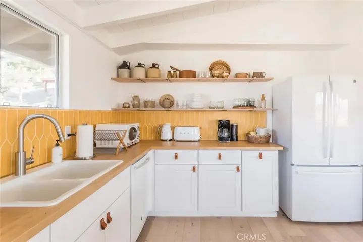 Open shelving and modern design