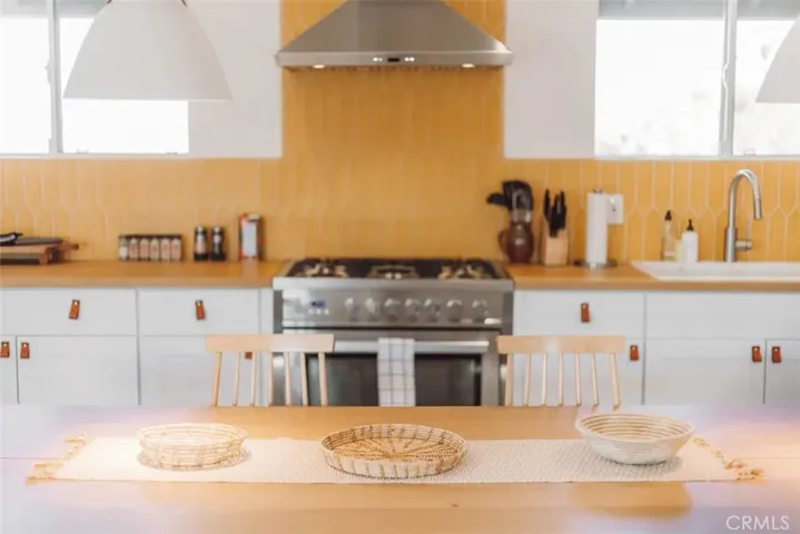 Gas stove with tiled backsplash