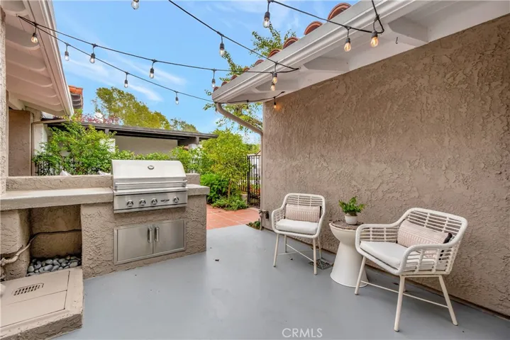 Courtyard with Built-in Bar B Que