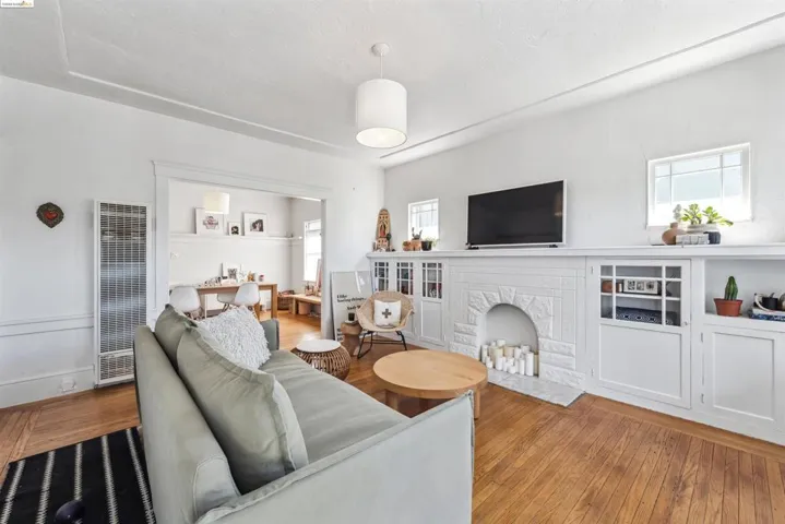 985- Tenant Unit