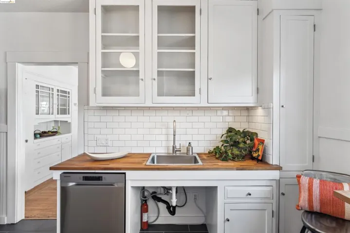 983 Arlington Ave, Oakland, California 94608