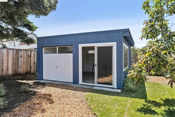 Detached Garage-Workshop