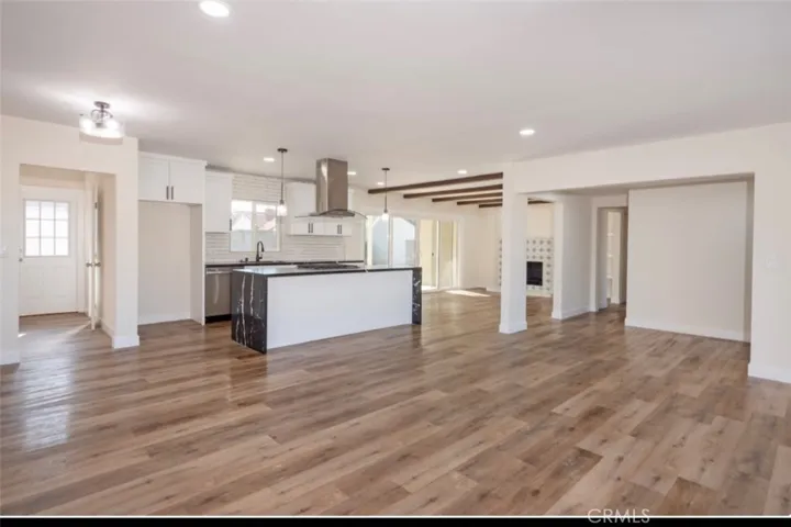 Living's room, kitchen and dining room