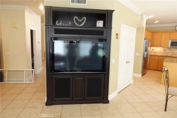 Wall unit