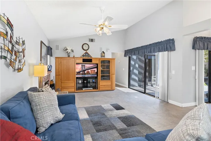 Large Sliders bring in lots of Natural Sunlight