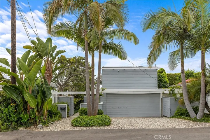 Mid-Century modern with entry courtyard