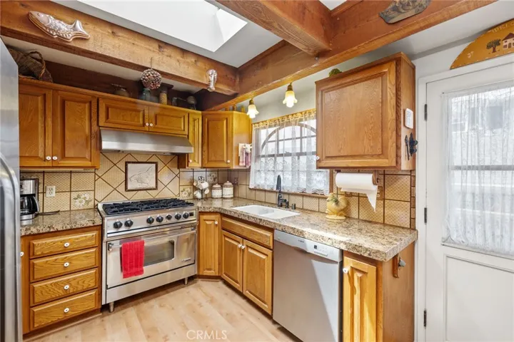 2304 Pine Avenue, Manhattan Beach, California 90266
