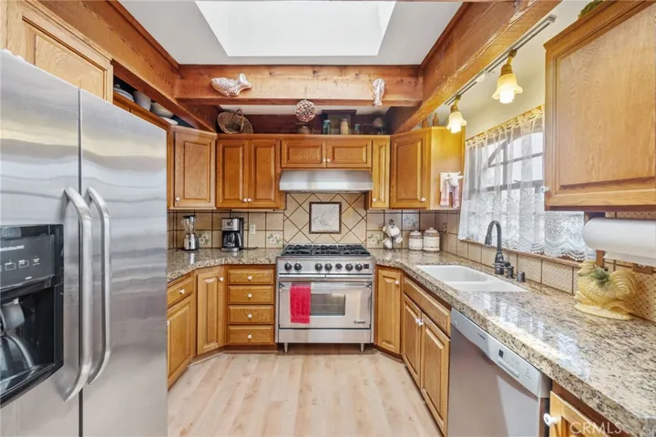 2304 Pine Avenue, Manhattan Beach, California 90266