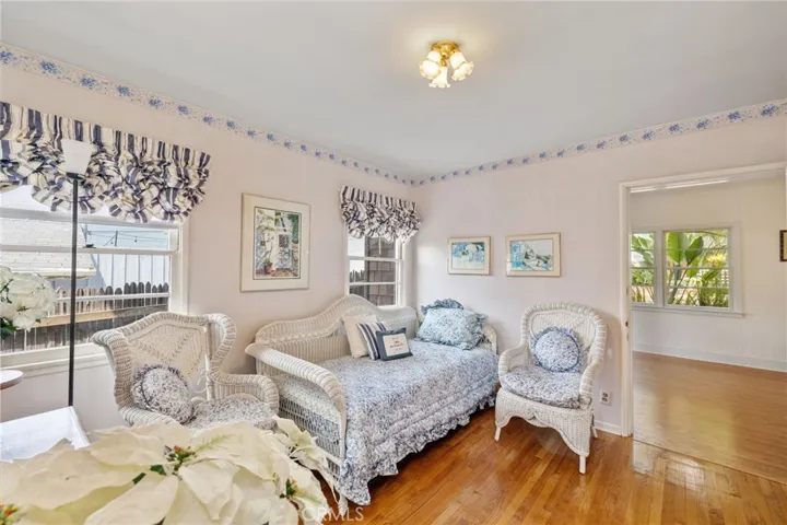 2304 Pine Avenue, Manhattan Beach, California 90266