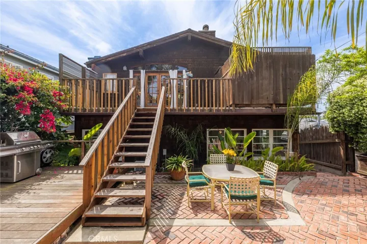 2304 Pine Avenue, Manhattan Beach, California 90266