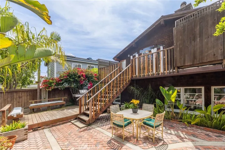 2304 Pine Avenue, Manhattan Beach, California 90266