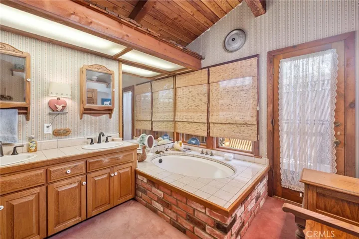 2304 Pine Avenue, Manhattan Beach, California 90266