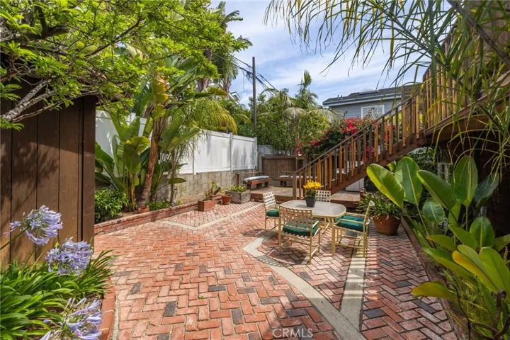 2304 Pine Avenue, Manhattan Beach, California 90266