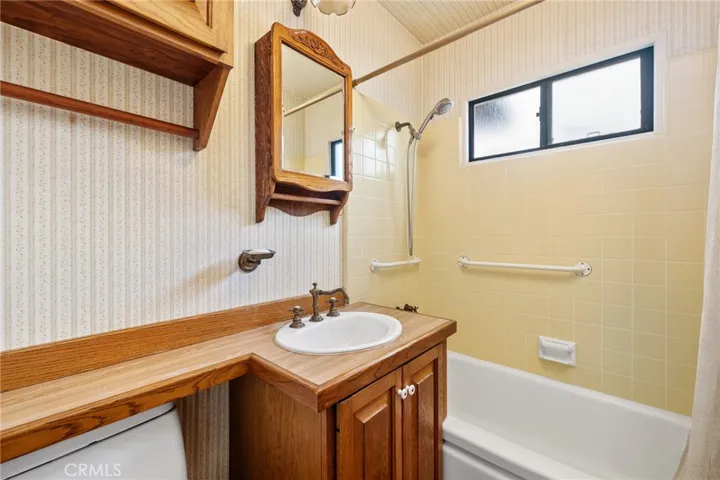 2304 Pine Avenue, Manhattan Beach, California 90266