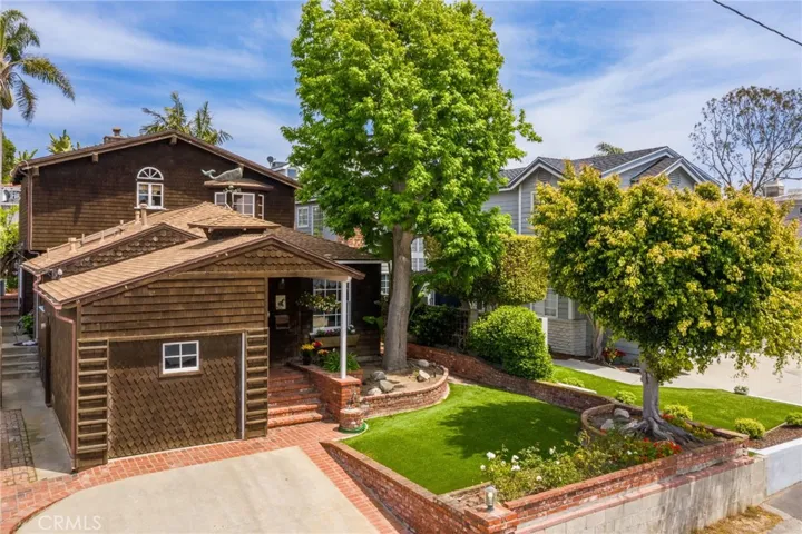 2304 Pine Avenue, Manhattan Beach, California 90266