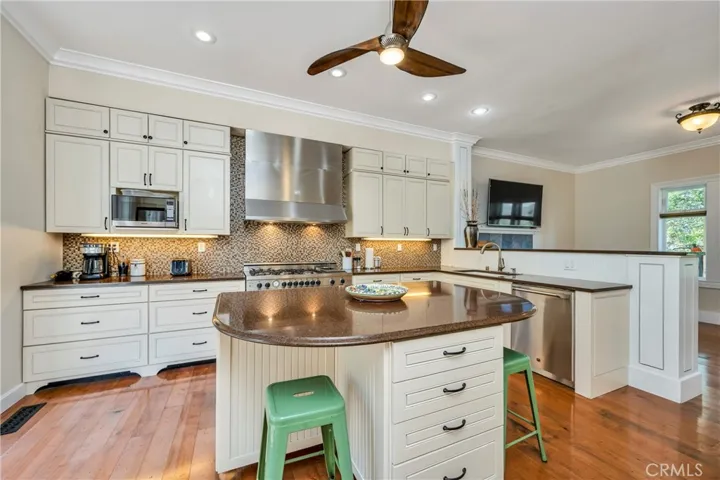 Chef's kitchen