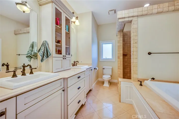 Primary bath with dual sinks, step in shower & jetted tub