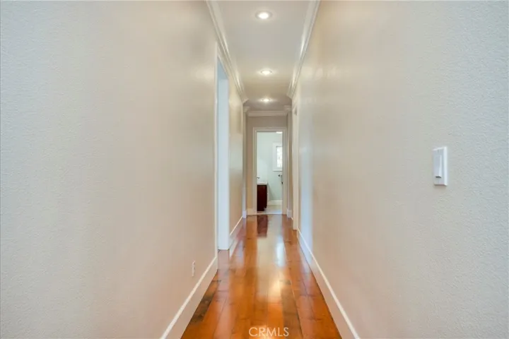 10' ceilings throughout & beautiful hardwood flooring