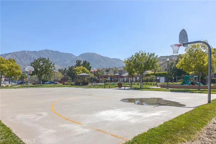 13211 La Tierra Way, Sylmar, California 91342