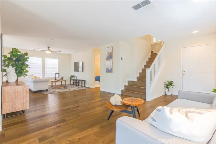 13211 La Tierra Way, Sylmar, California 91342