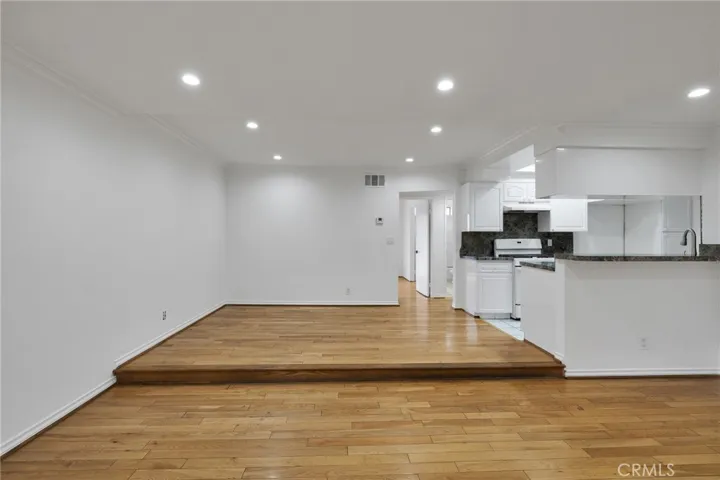 1523 E Windsor Road 103c, Glendale, California 91205