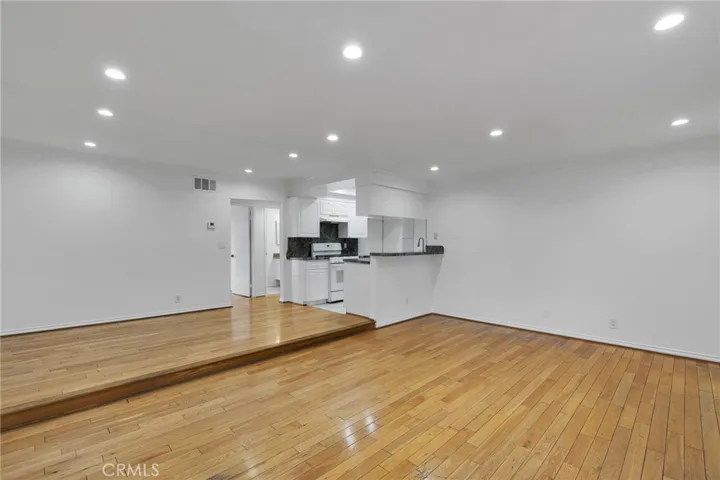 1523 E Windsor Road 103c, Glendale, California 91205