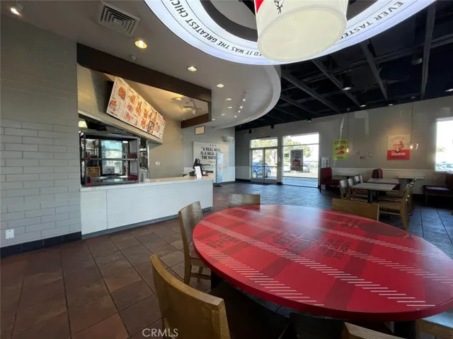 866 W Avenue I, Lancaster, California 93534