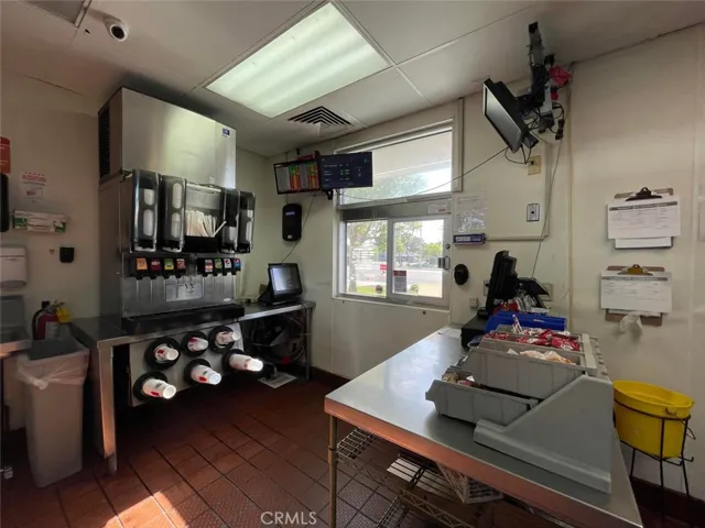 866 W Avenue I, Lancaster, California 93534