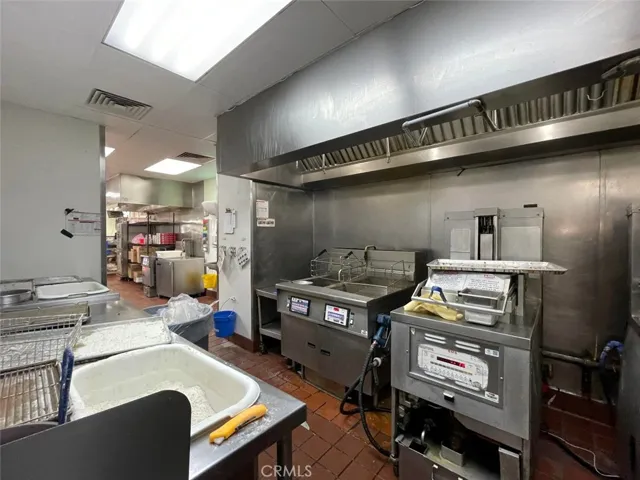 866 W Avenue I, Lancaster, California 93534