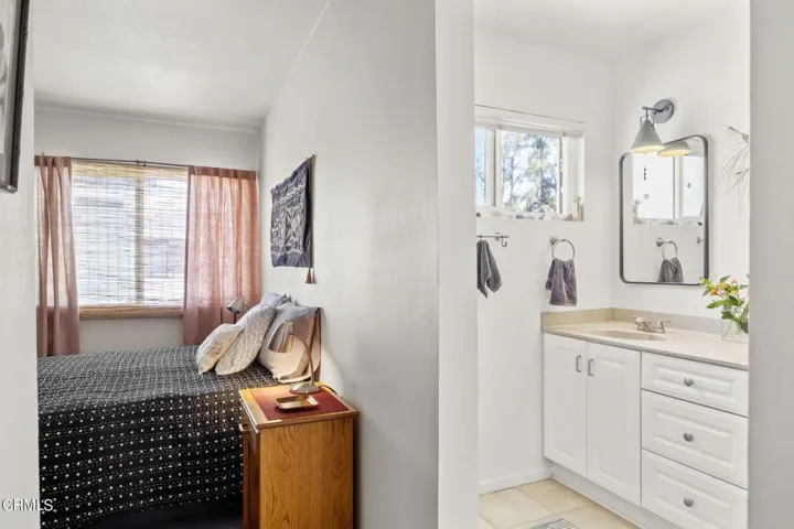 19-web-or-mls-Upmarketmedia_1014CreeB-72