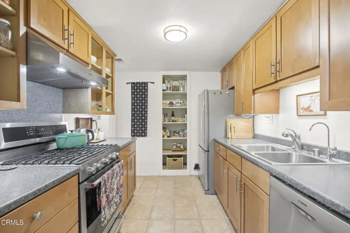 14-web-or-mls-Upmarketmedia_1014CreeB-54