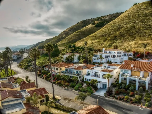 View of the neighborhood