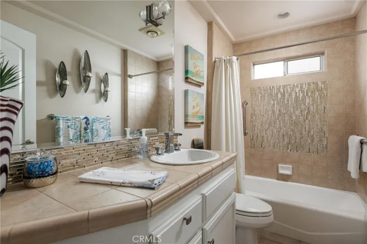 Downstairs full bathroom