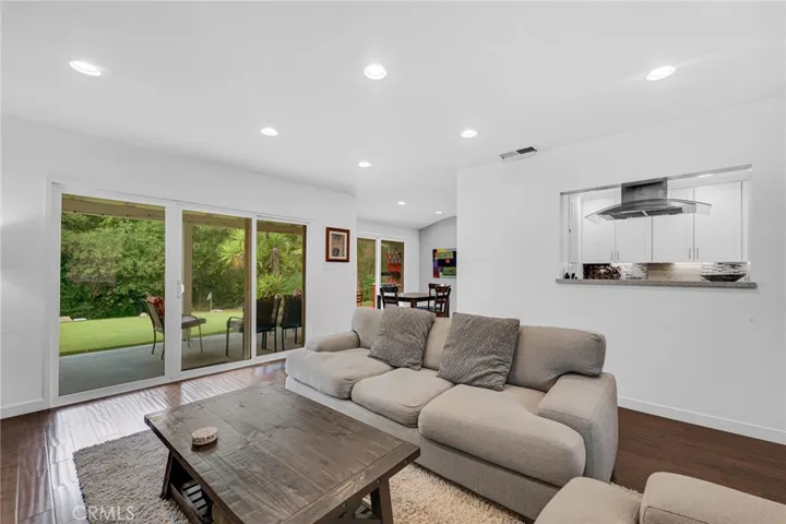 20964 Rios Street, Woodland Hills, California 91364