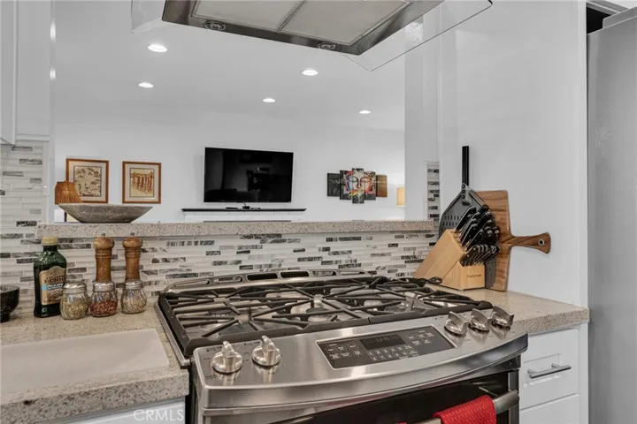 20964 Rios Street, Woodland Hills, California 91364