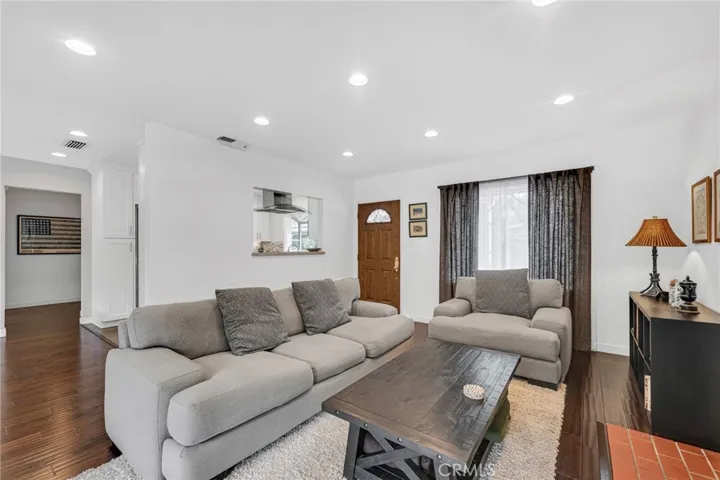 20964 Rios Street, Woodland Hills, California 91364