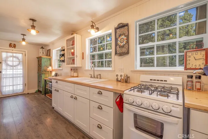 285 Spruce Lane, Sugarloaf, California 92386