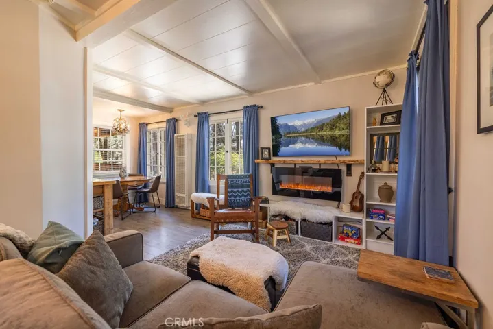 285 Spruce Lane, Sugarloaf, California 92386