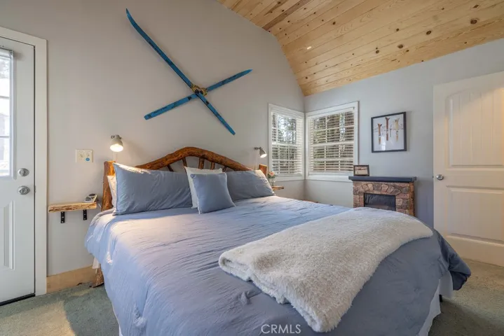 285 Spruce Lane, Sugarloaf, California 92386